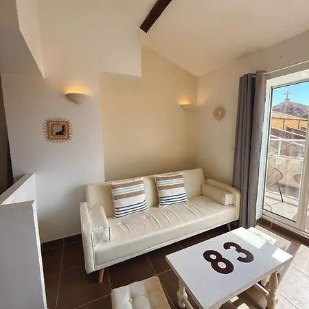 Апартаменти Sur Le Toit De